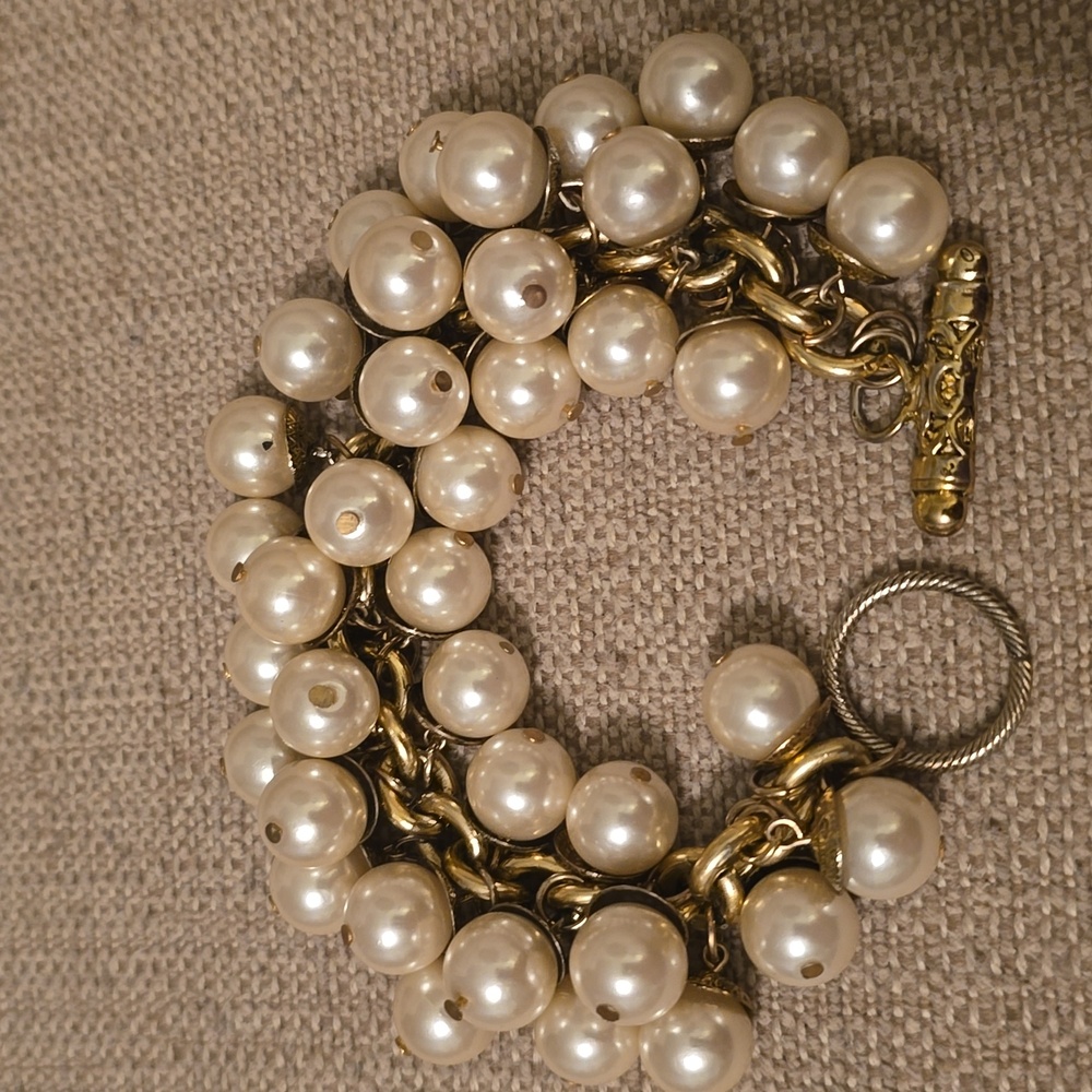 80's Vintage Gold Tone Pearl Toggle Bracelet
